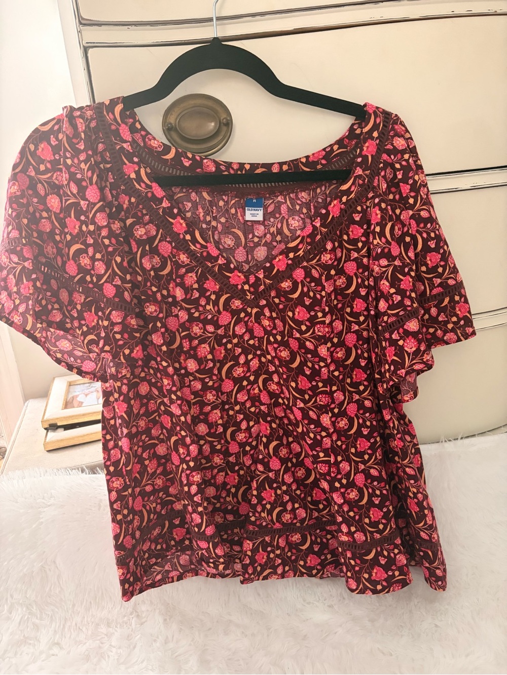 Old Navy Burgundy Short Sleeve V-Neck Top with Pink Floral Print